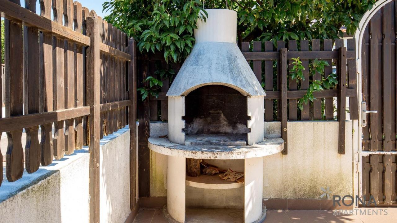 פורץ Rona Holiday Home Ana מראה חיצוני תמונה