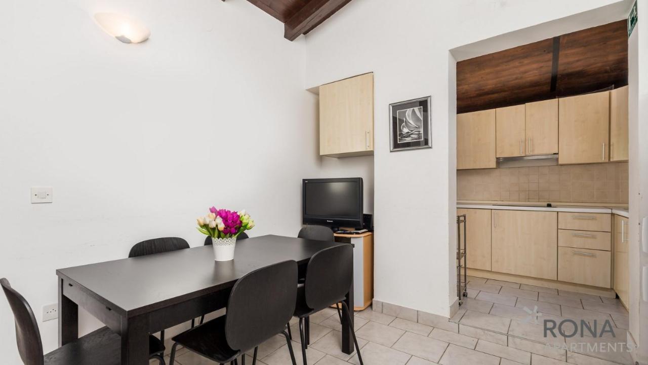 פורץ Rona Holiday Home Ana מראה חיצוני תמונה